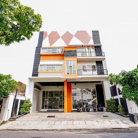 Pratisarawirya Guesthouse By Ecommerceloka Surabaja Zewnętrze zdjęcie