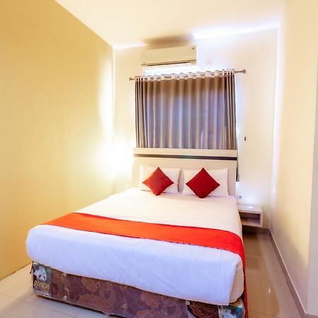 Pratisarawirya Guesthouse By Ecommerceloka Surabaja Zewnętrze zdjęcie
