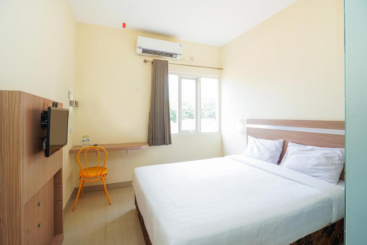 Pratisarawirya Guesthouse By Ecommerceloka Surabaja Zewnętrze zdjęcie