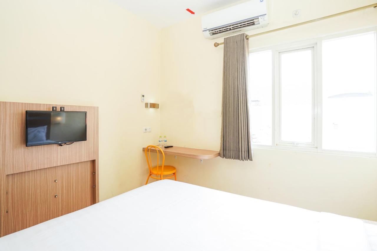 Pratisarawirya Guesthouse By Ecommerceloka Surabaja Zewnętrze zdjęcie