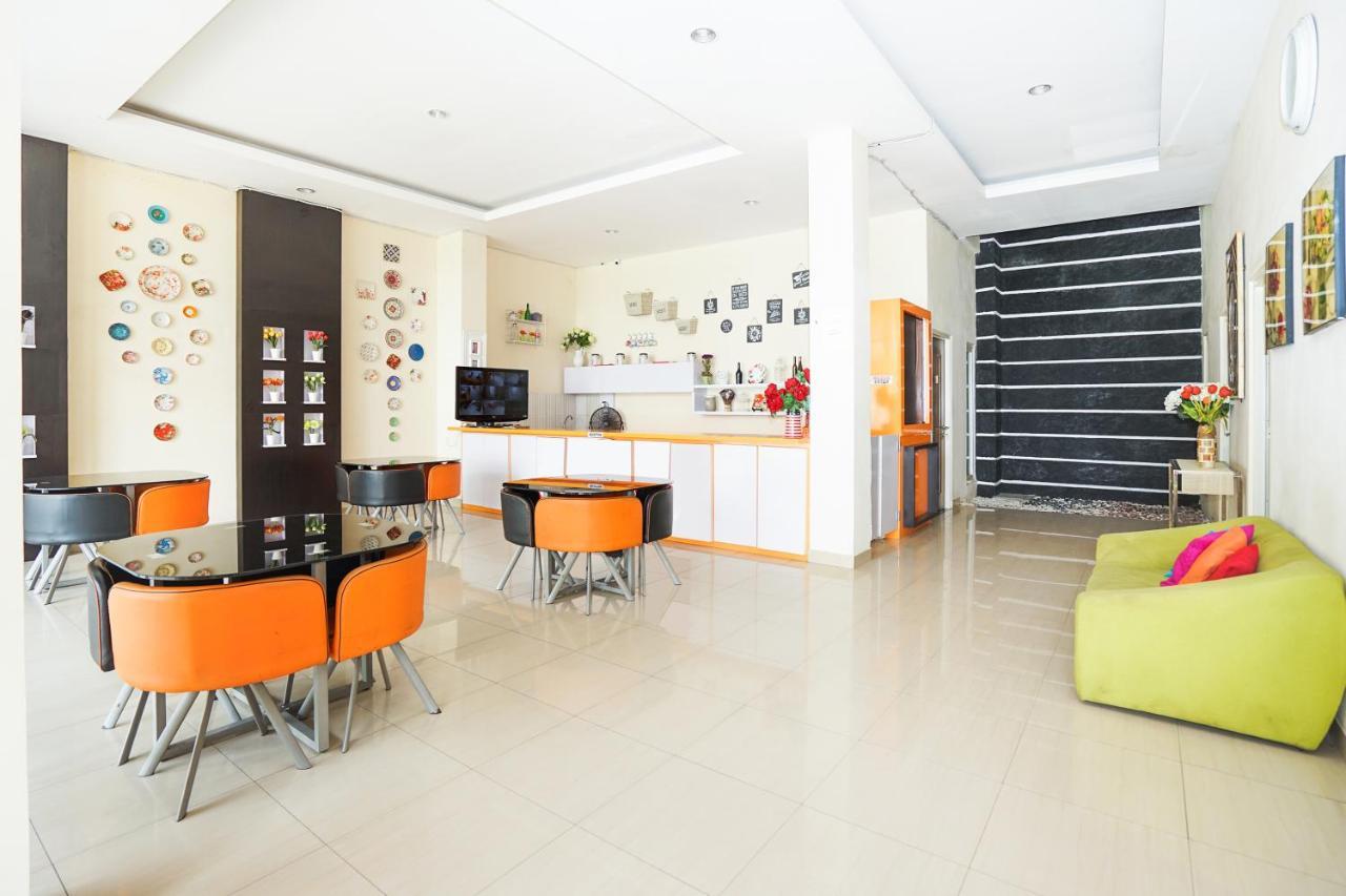 Pratisarawirya Guesthouse By Ecommerceloka Surabaja Zewnętrze zdjęcie