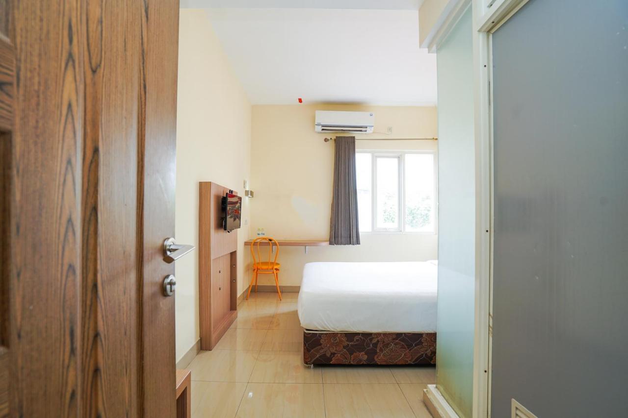 Pratisarawirya Guesthouse By Ecommerceloka Surabaja Zewnętrze zdjęcie