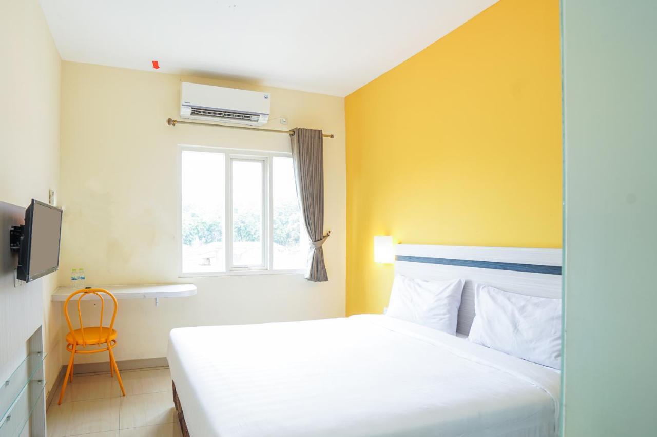Pratisarawirya Guesthouse By Ecommerceloka Surabaja Zewnętrze zdjęcie