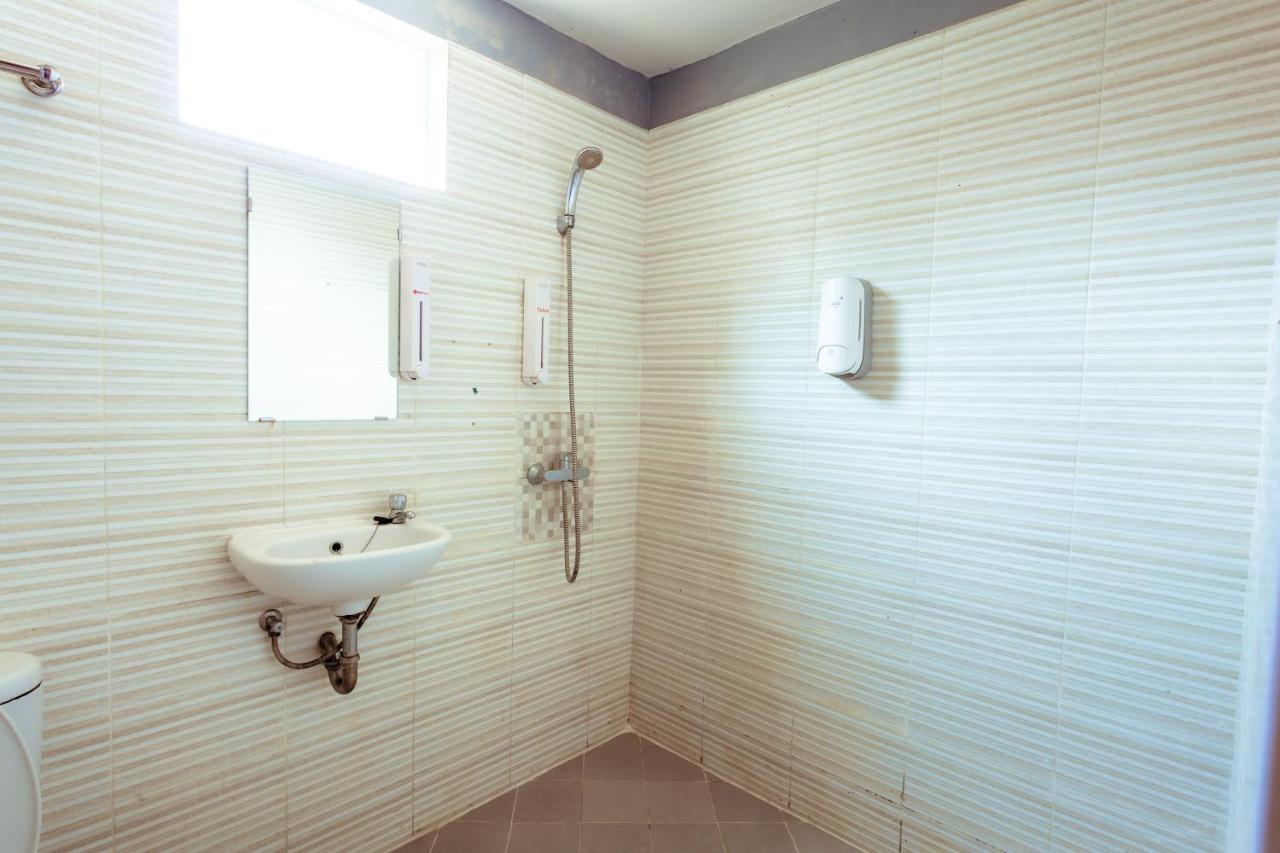 Pratisarawirya Guesthouse By Ecommerceloka Surabaja Zewnętrze zdjęcie