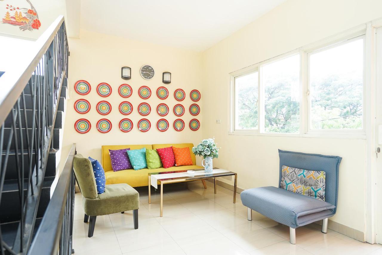Pratisarawirya Guesthouse By Ecommerceloka Surabaja Zewnętrze zdjęcie